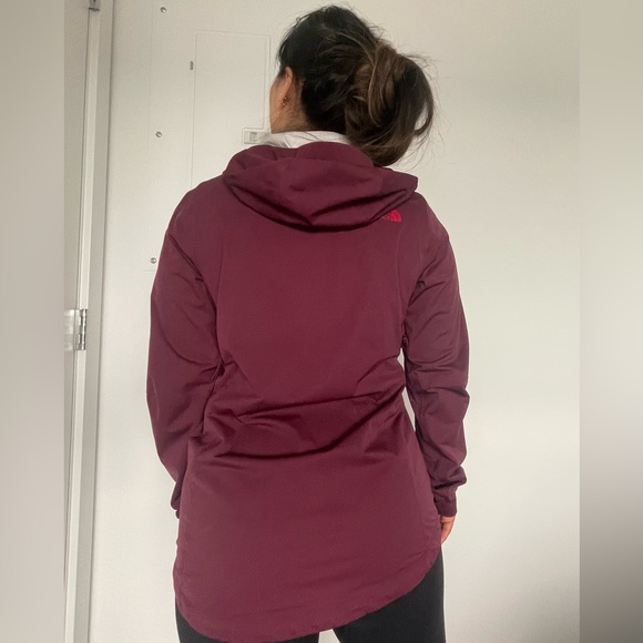 North face shell jacket in maroon color - Picture 3 of 8